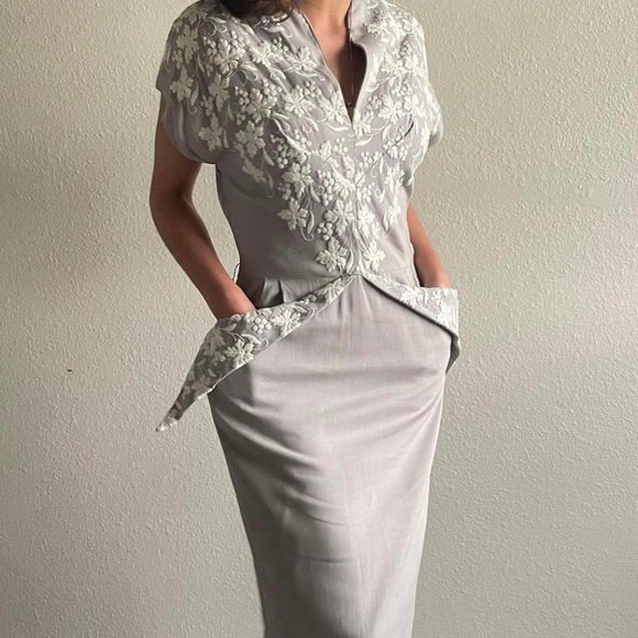 Vintage 1940s Elegant Lilac Floral Dress - Picture 2 of 8